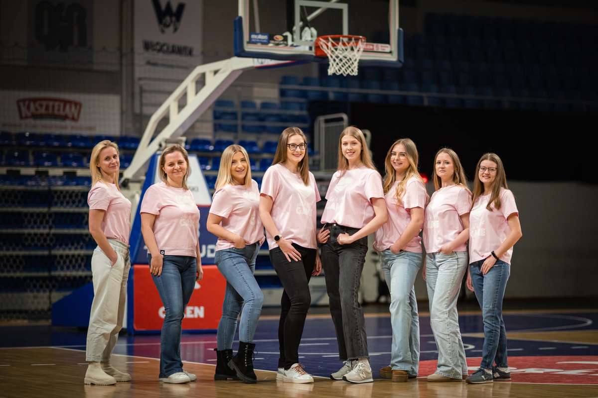 Anwil_official's tweet photo. 🌸 Z okazji Dnia Kobiet przesyłamy najlepsze życzenia wszystkim naszym wspaniałym kibickom i kobietom związanym z klubem 💐

#plkpl https://t.co/exkaclLEb4