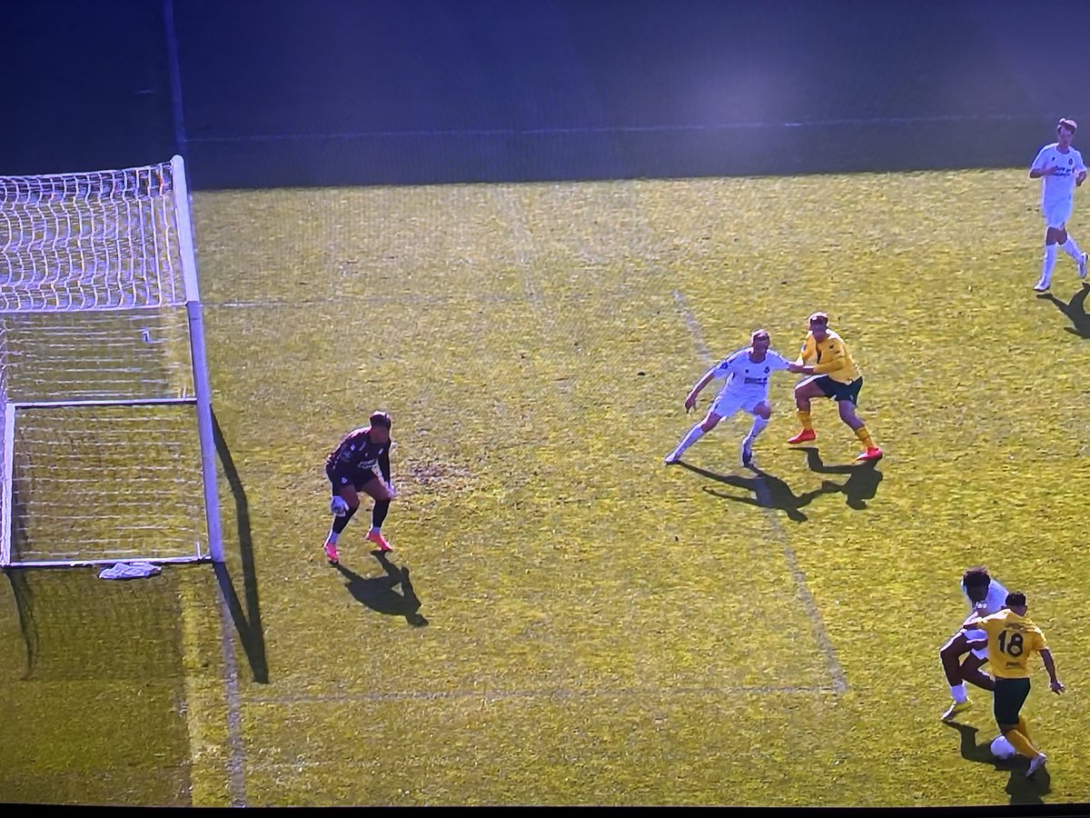 Het lijkt wel of er bij de wedstrijden van  <a href="/telstar1963nv/">Telstar 🦁</a> geen #VAR aanwezig is. Weer een overtreding, met een goals als gevolg, niet gezien. #fortel #telstar