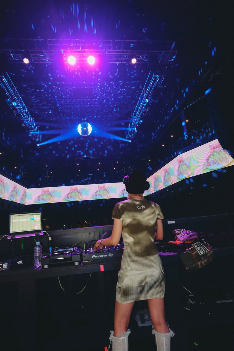 setohitomi's tweet photo. happy international women’s day! shout out to all the ladies in music🌹🎧 https://t.co/Dr0fZR5pV9