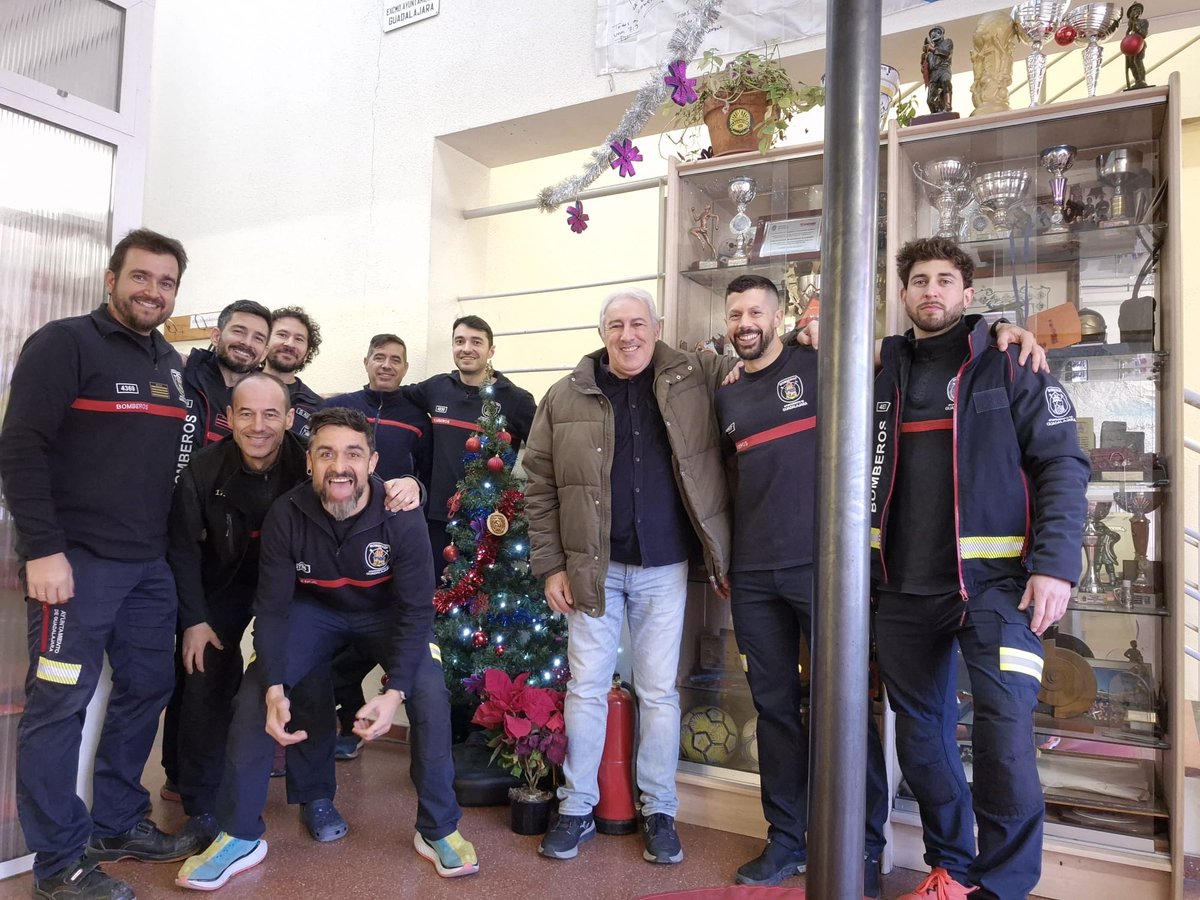ChemaAntonGu's tweet photo. 🚒  Hoy, día de San Juan de Dios, patrón de los bomberos, quiero felicitar a todos los bomberos de Guadalajara por su dedicación, profesionalidad y vocación de servicio. 

Gracias por cuidar de nuestros vecinos cada día. 

Seguimos avanzando con acuerdos que refuerzan el servicio https://t.co/51dNiIENBp