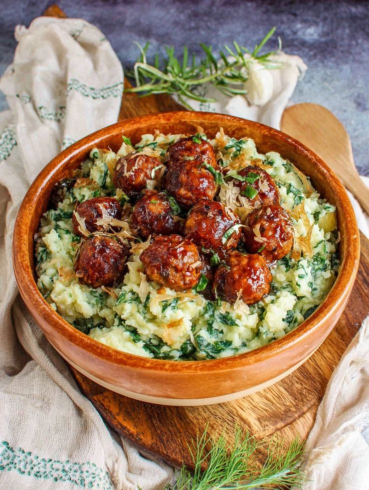 bilbilbites's tweet photo. ๐ณ๐ฑ๐ฅ LETโS BUILD YOUR OWN STAMPPOT: FUN FOOD POLL
#Stamppot #FoodPoll #InteractiveThread https://t.co/D8Gv8HAGGA