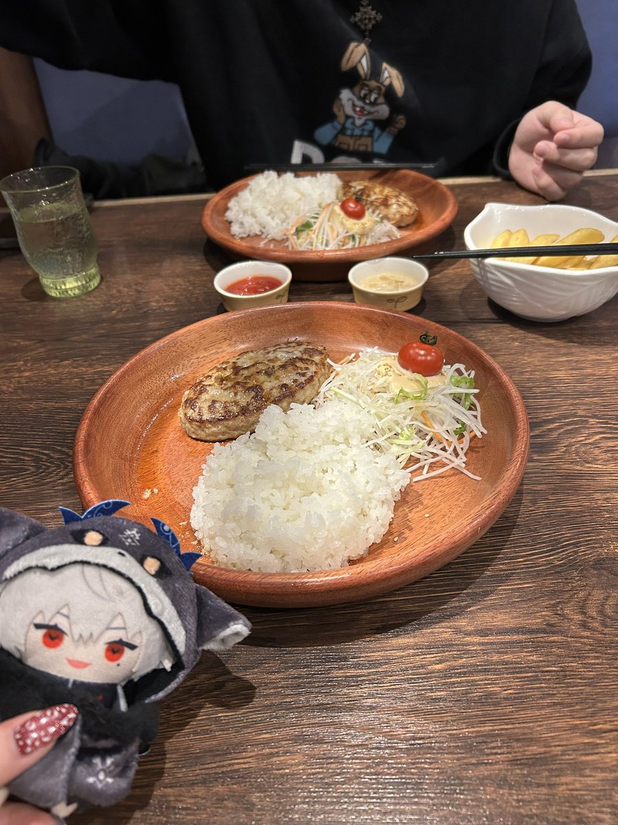 tihotaro_'s tweet photo. ご飯食べるのほんと楽しい🎶 https://t.co/YSb4ljTPY0