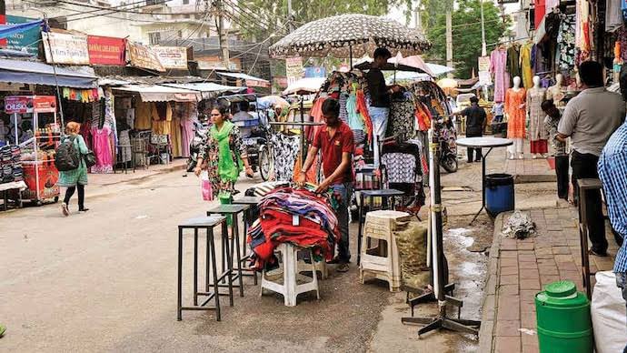 imdeepaksnegi's tweet photo. @gemsofbabus_ @GauriSarin Encroachment and illegal roadside parking must be tackled first. Fix these, and half the problems vanish. #UrbanPlanning #TrafficSolutions https://t.co/YWU2a0ZRhX