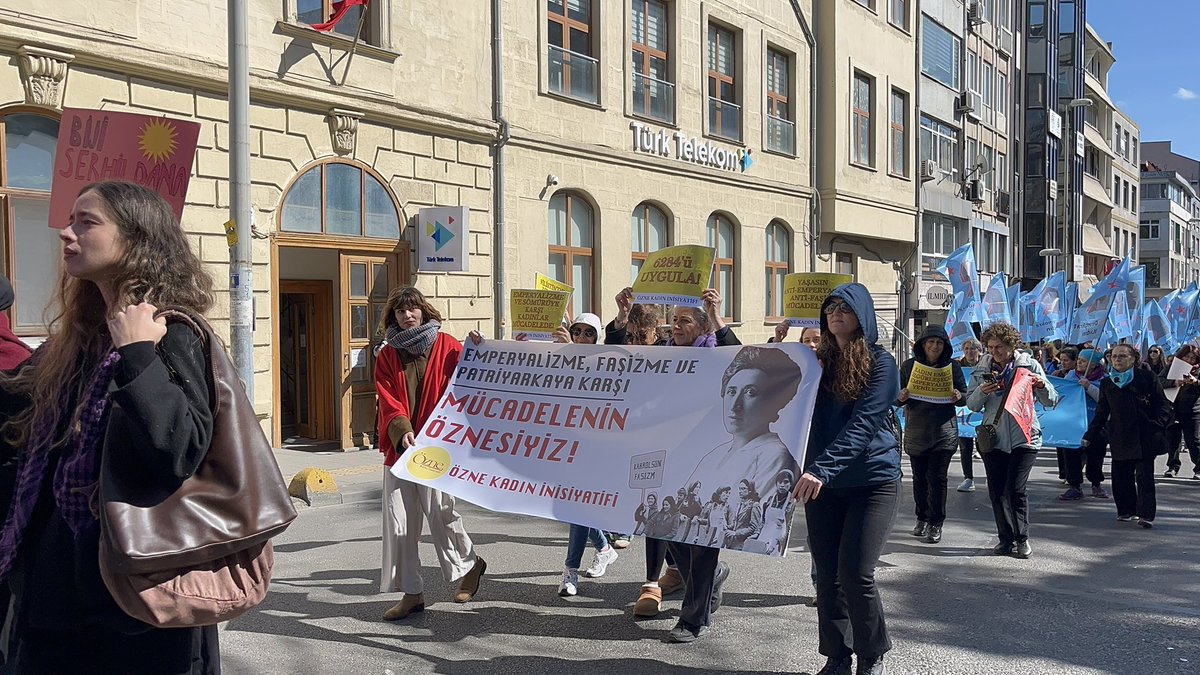oznekadin's tweet photo. İstanbul'da Binlerce Kadın 8 Mart İçin Bir Araya Geldi

https://t.co/EOliop7F09 https://t.co/oyCHPawKom