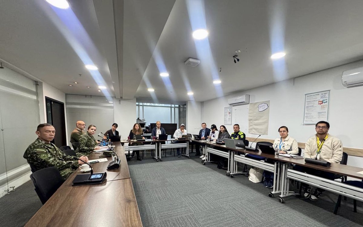 MisionONUCol's tweet image. Inició en #Bogotá sesión de #ITPS Electoral nacional junto con @ComunesCol, entidades 🇨🇴 y equipos regionales de @MisionONUCol, durante la cual monitoreamos la jornada de elecciones legislativas y consultas presidenciales, así como las medidas de protección para firmantes de paz.