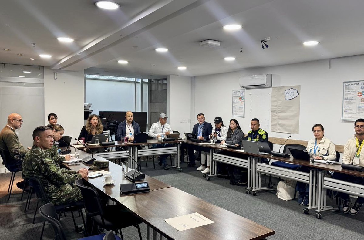 MisionONUCol's tweet image. Inició en #Bogotá sesión de #ITPS Electoral nacional junto con @ComunesCol, entidades 🇨🇴 y equipos regionales de @MisionONUCol, durante la cual monitoreamos la jornada de elecciones legislativas y consultas presidenciales, así como las medidas de protección para firmantes de paz.