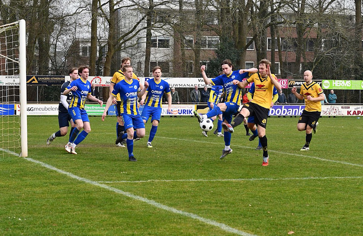 Topper in de derde klasse N levert driepunter op voor s.v. Hatto-Heim. svhattoheim.nl/topper-in-de-d… Foto: <a href="/viosvaassen/">C.s.v. VIOS Vaassen</a>