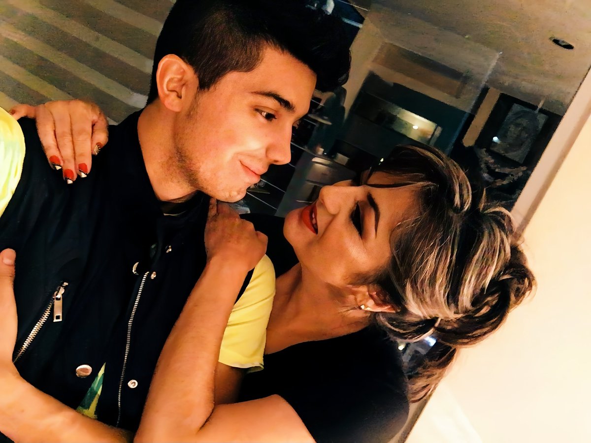 Feliz Día de la Mujer hasta el cielo Mamita 🕊️ Fuiste y siempre serás la mejor mujer que he conocido en mi vida. Te admiré y lo haré por siempre en todas tus facetas: valiente, talentosa, inteligente y profundamente amorosa.  
Te amo ❤️ 

#diadelamujer #mama #hijo #familia #marzo