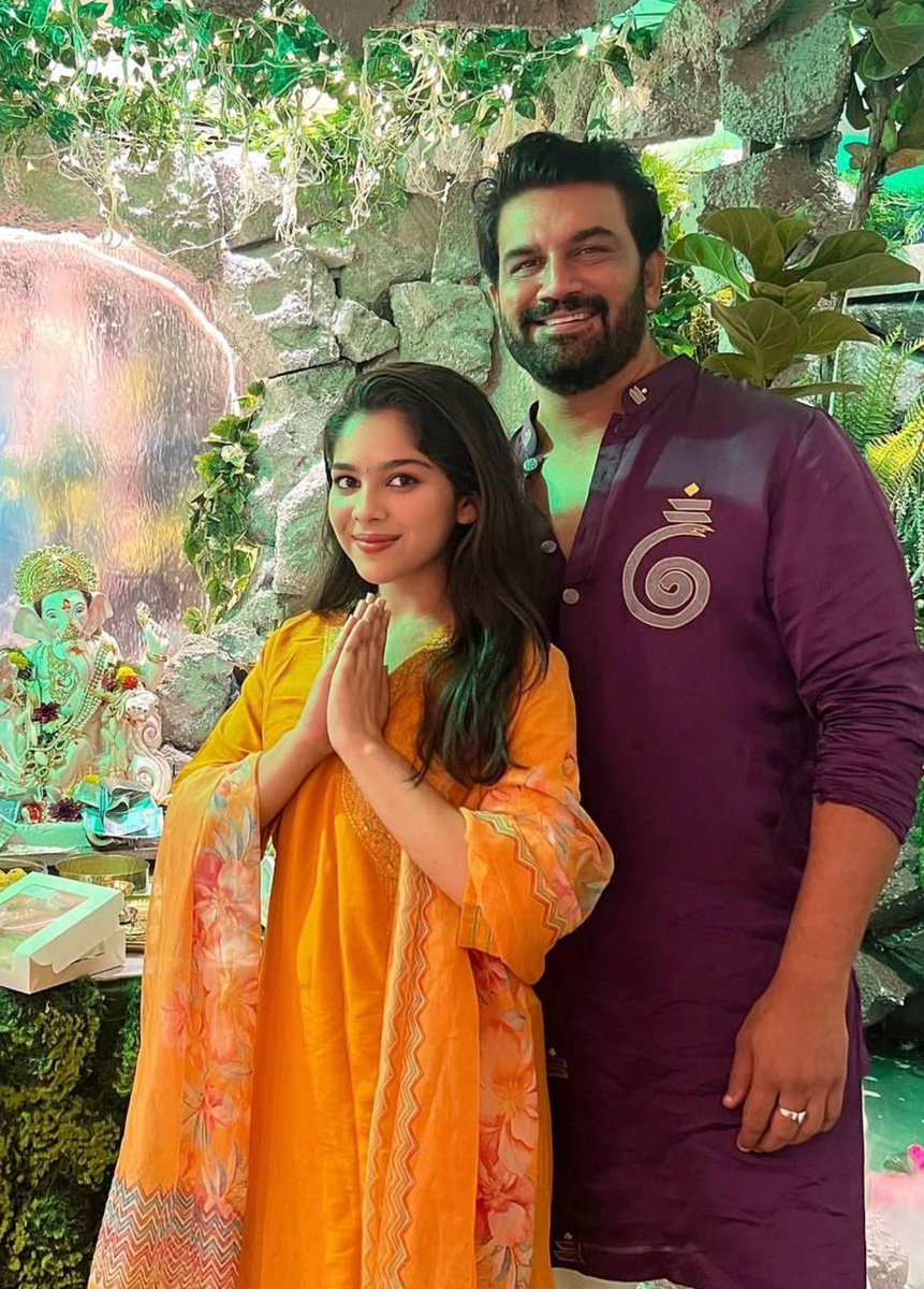 imviraltv's tweet photo. Second on the national TRP charts and first in hearts! ❤️
@niharikachoukseyofficial
@sharadkelkar
@itsprateeksharma
@paasha91
@studiolsd_
#TummSeTummTak
#StudioLSD
#ZeeTV
#TRPCharts
#NumberOneShow
#TopRatedShow
#TRPLeader
#HitShow
#viraltv https://t.co/1uO83vGzgo
