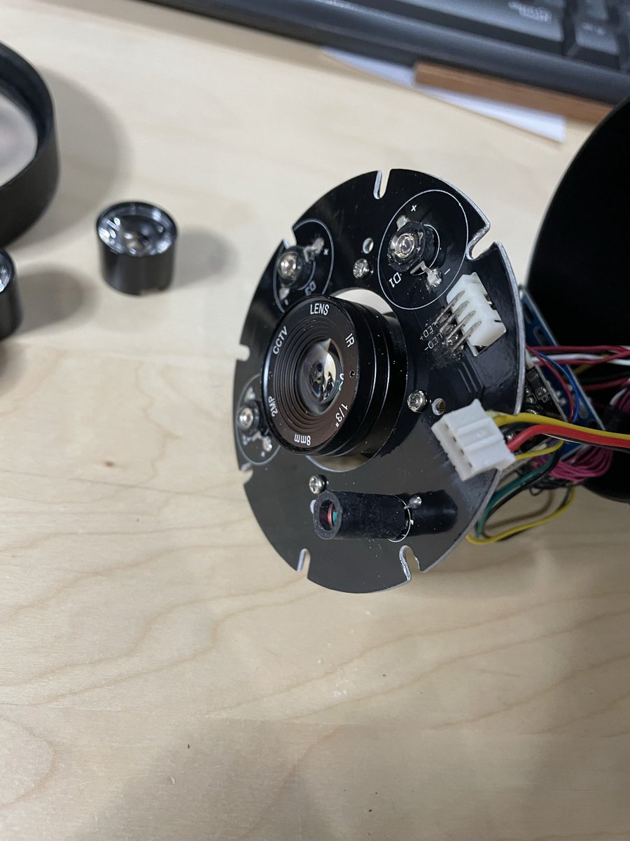 Mist IR LEDs defekt. Was habe ich vor einiger Zeit funktionsfähig von einer anderen defekten Kamera verkauft….. genau den IR-LED Ring.