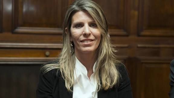 La jueza Sandra Arroyo Salgado pidió prohibir los celulares en las cárceles bonaerenses donde hoy su uso es legal con registro. Los presos tienen 50 mil celulares que se autorizaron en pandemia. Todo es culpa del kirchnerismo.