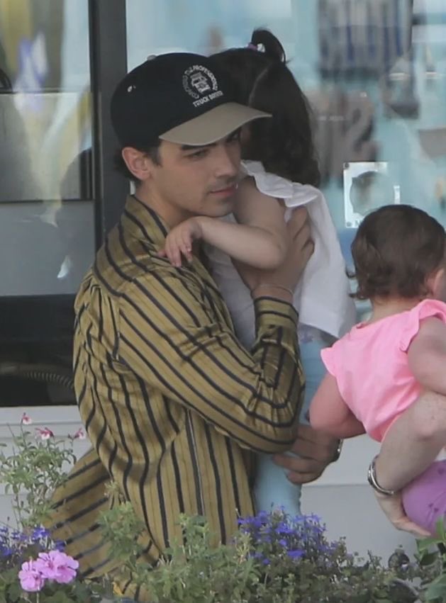 juli ✸ tweet media