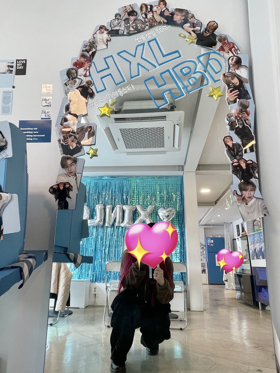 Yoon__0311's tweet photo. 📍유아마이롱스타
사실 전 블루 씬롱이를 정말 좋아하는데 파랑파랑한 카페에 씬롱이가 가득해서 눈이 너무 행복했어요💙
룽냥이 쿠키도 ㄴㅁㄱㅇㅇ
이거 어떻게 먹어요 ㅠㅠ

#U_R_MY_LONGSTAR 
#유아마이롱스타 https://t.co/dGwiiJl94E