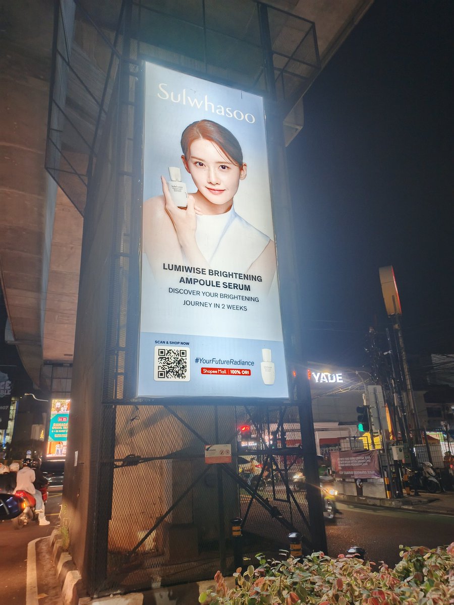 adampras's tweet photo. Tiba-tiba banget ketemu Yoona di lampu merah 🤪🤪🤪 https://t.co/w5typGKQ3T