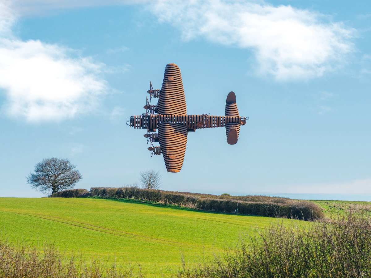 lincolninphoto's tweet photo. On Freedoms Wings - Lancaster sculpture A46, Lincoln-Newark - stand/architecture removed for aesthetics 

https://t.co/03eo3QP8aH https://t.co/5q4AQXU0VV