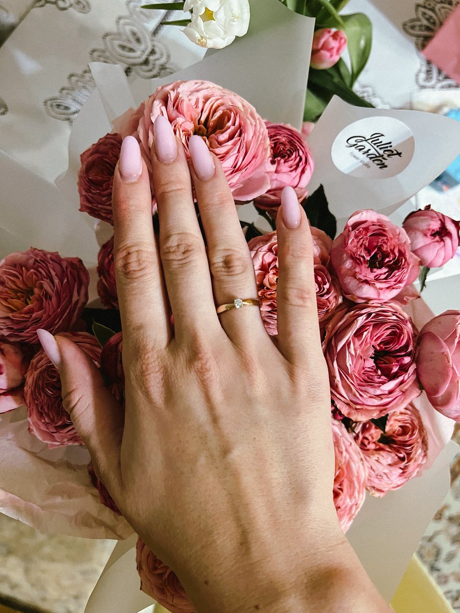 в прошлом году на 8 марта мой бывший очень грубо сказал, что мы друг другу не подходим, и я была уверена, что счастлива в отношениях я больше не буду никогда

у каждого события есть «год спустя»