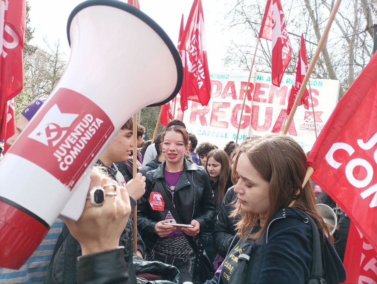 Nuestras camaradas de la <a href="/UJCEMadrid/">Juventud Comunista en Madrid</a> como ejemplo de lucha. 

💜Feminismo de clase para construir juntas un futuro socialista donde quepamos todas. 

🔥Adelante camaradas! ✊🏽

#LaAlternativaEsComunista