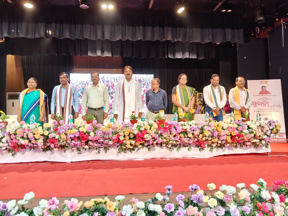 dswoangul's tweet photo. 1/2,ଜିଲ୍ଲା ସମାଜ କଲ୍ୟାଣ ଅଧିକାରୀ ଙ୍କ ସମେତ ଜିଲ୍ଲା ର ଅନ୍ୟ ଅଧିକାରୀ, ସିଡିପିଓ, ସୁପରର୍ଭାଇଜର, ଅଙ୍ଗନୱାଡ଼ି କର୍ମୀ, ଆଶା କର୍ମୀ, ସ୍କୁଲର ଛାତ୍ର ଓ ଛାତ୍ରୀ, ଶହ ସୁଭଦ୍ରା ମା ଓ ଭଉଣୀମାନେ ଯୋଗ ଦେଇଥିଲେ।
@angul_dm 
@WCDOdisha https://t.co/GW8zEAWs0m