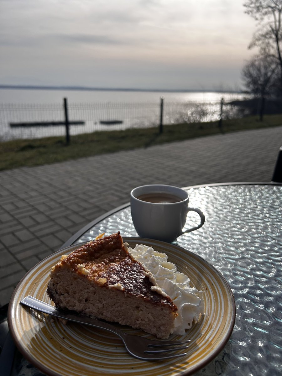 tsopyla's tweet photo. Kawka na zewnątrz dzisiaj towarzyszy mi :D https://t.co/CwPss5Gwe1
