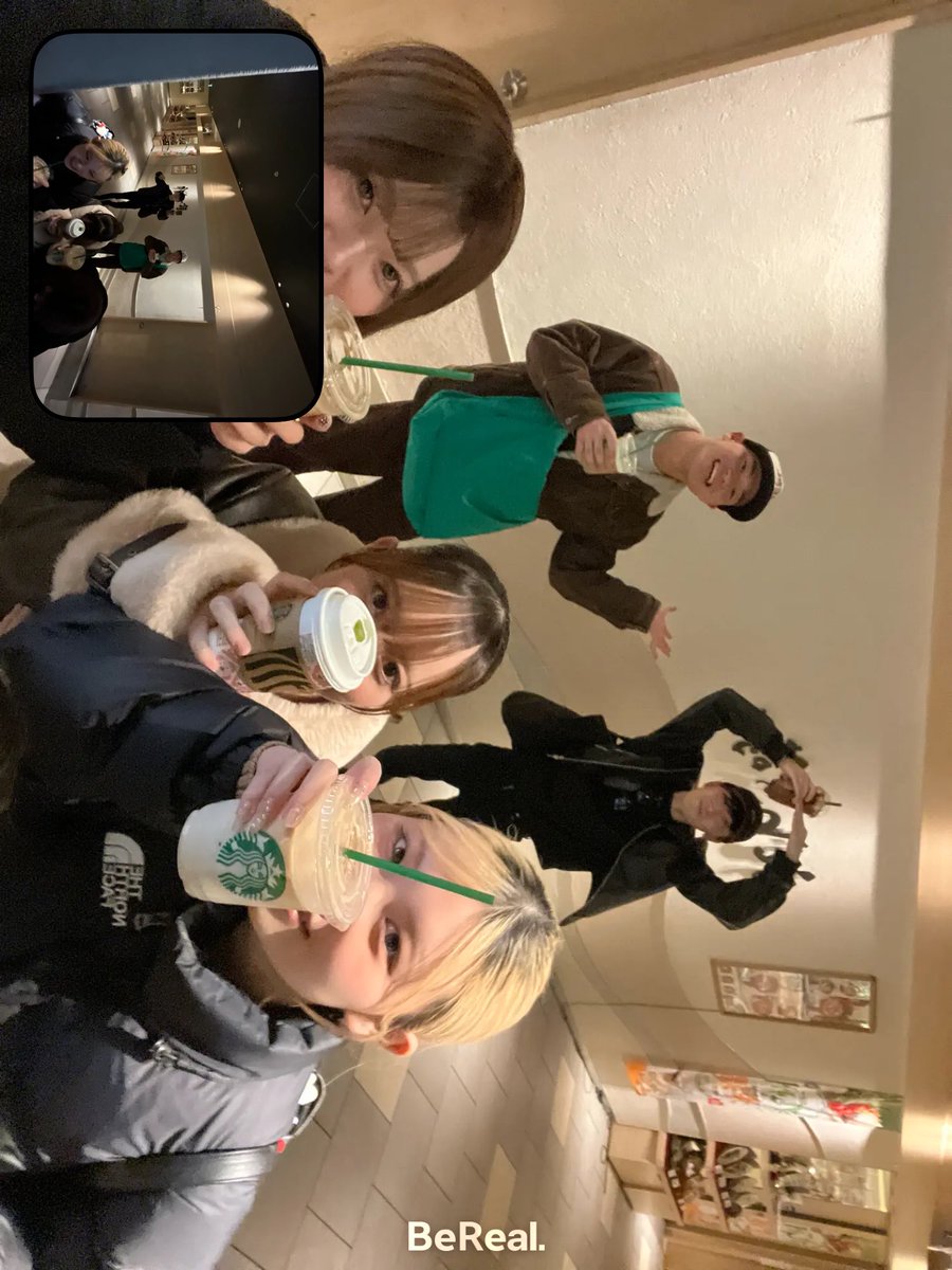 仲良しメンバーと仕事終わりスタバ