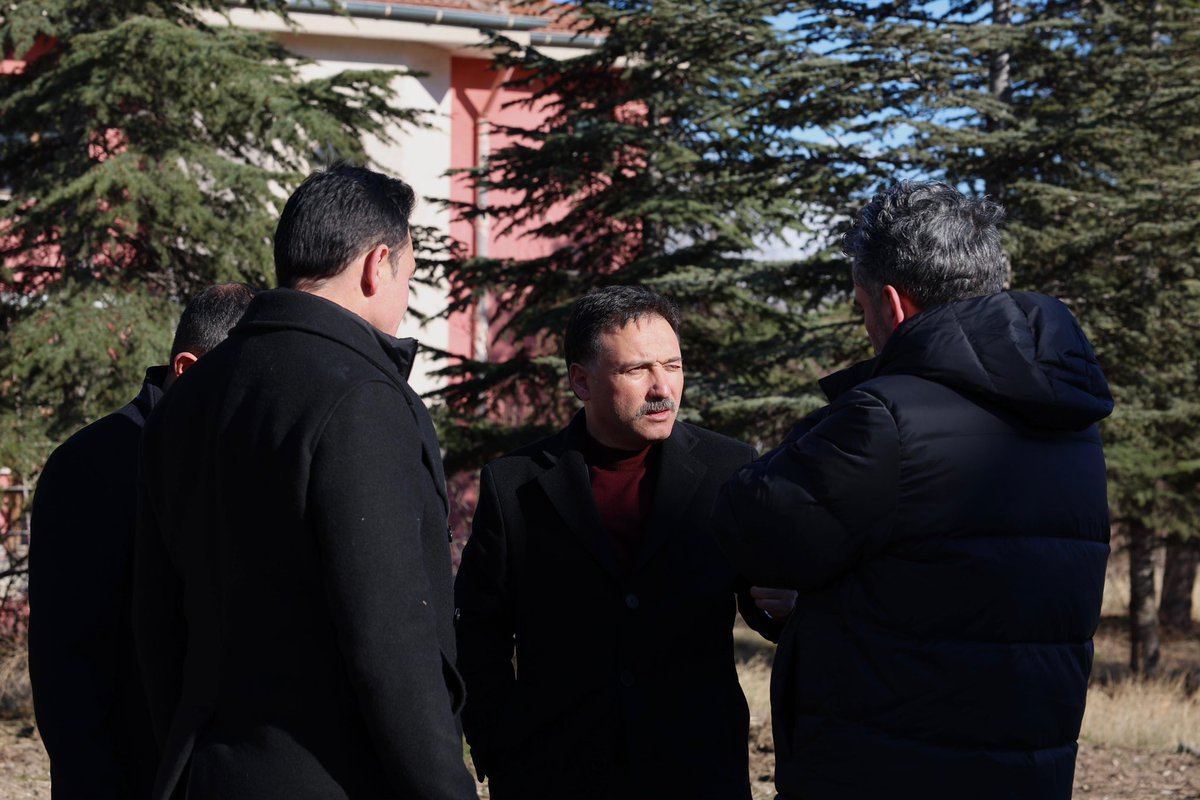 kayserivaliligi's tweet photo. Valimiz Sayın Gökmen Çiçek, Kayseri İncesu Organize Sanayi Bölgesi’nde bulunan Dener Makine’yi ziyaret ederek yürütülen çalışmalar hakkında bilgi aldı. https://t.co/ZYqI6LgMkm
