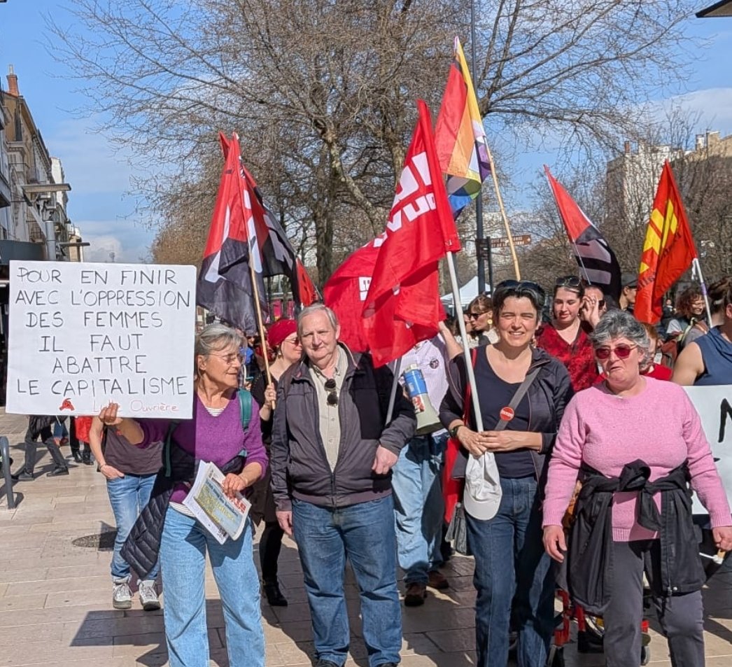 A la manifestation du 8 mars à #Valence : pour mettre fin à l'oppression des femmes, il faut abattre le capitalisme !
#8Mars2026 #8mars