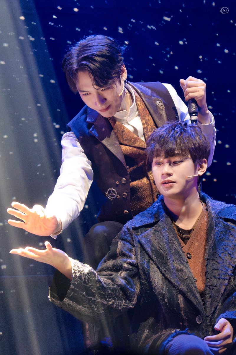 𝐅𝐚𝐥𝐥 tweet media