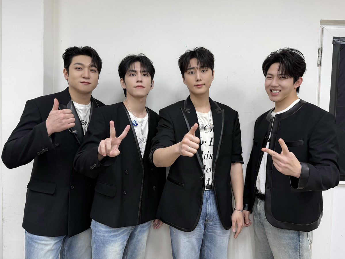 DAY6 tweet media