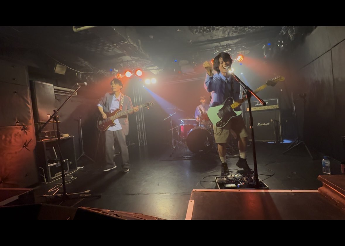 yu_4227's tweet photo. Funuceのライブ行ってきた！曲と歌声がエモくて熱かった◎初ライブハウスとは思えない！めちゃかっこよかった！！ https://t.co/wLLwLQ4kCi