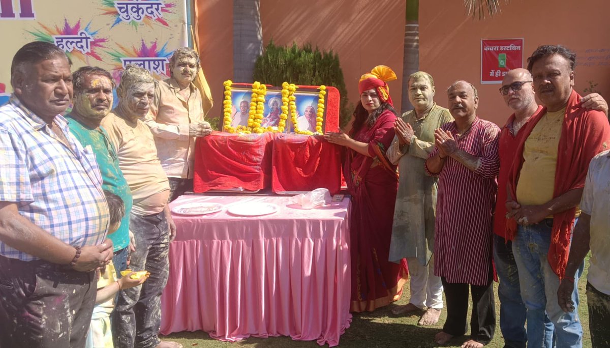 AaradhnaSolank2's tweet photo. अखिल विश्व गायत्री परिवार द्वारा खंडवा शहर के नक्षत्र गार्डन में रंग पंचमी के शुभ अवसर पर प्राकृतिक रंगों की होली का आयोजन रखा गया जिसमें सहभागिता की!!
🙏🙏 #aaradhnasolanki #brandambassador https://t.co/VXD2Jz9wyl