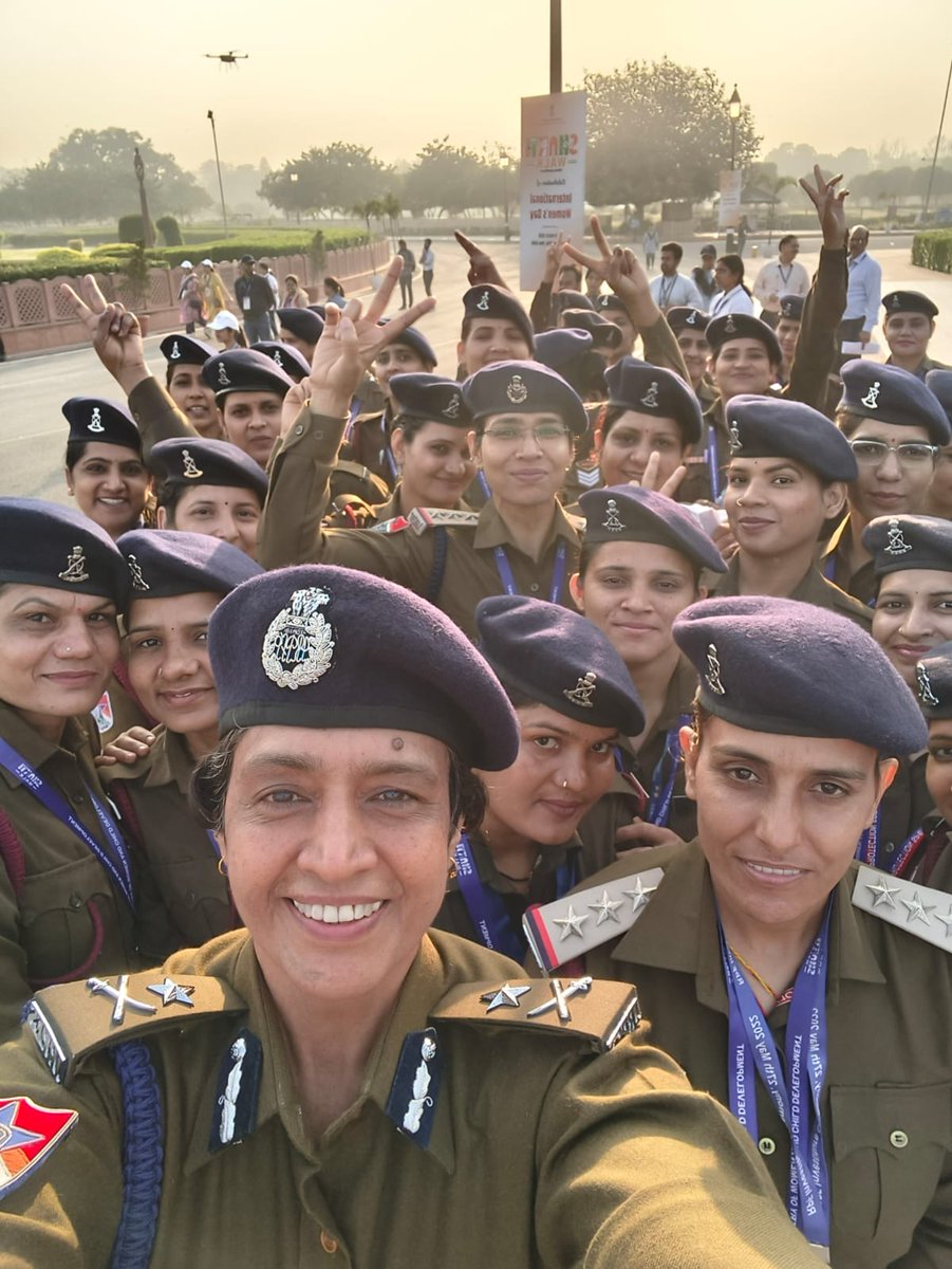 rpsf6bn's tweet photo. On #InternationalWomensDay,
Shakti Walk at Kartavya Path, New Delhi was led by Kamaljot Brar, IG/Construction, Northern Railway, celebrating the strength and contribution of women in uniform with women personnel of Railway Protection Force. 🇮🇳
#NariShakti #RPF @rpsfhq https://t.co/AkseOrds6y
