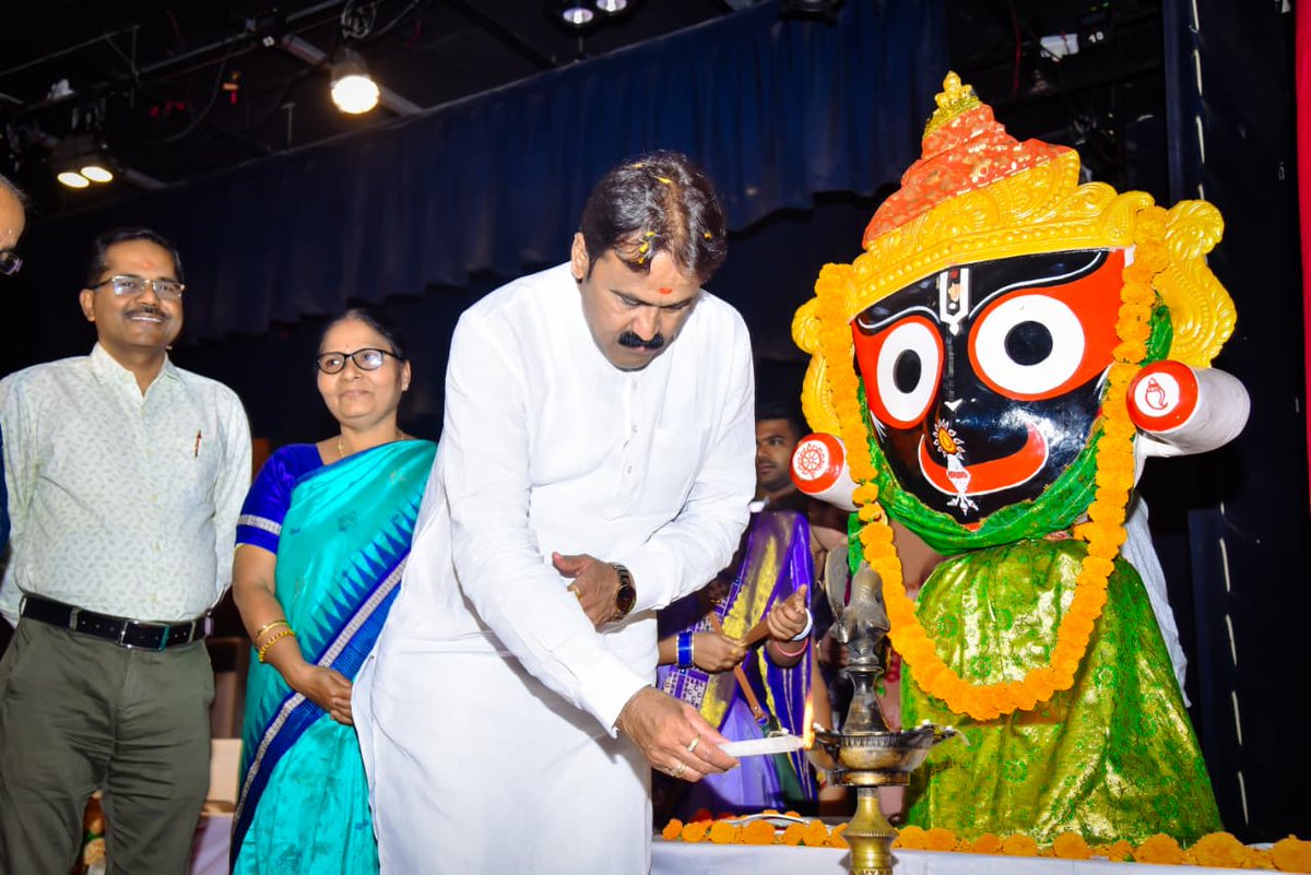 dswoangul's tweet photo. ଆନ୍ତର୍ଜାତୀୟ ମହିଳା ଦିବସ ୨୦୨୬ ଉପଲକ୍ଷେ "ସୁଭଦ୍ରା" ଯୋଜନାର ଚତୁର୍ଥ କିସ୍ତି ପ୍ରଦାନ ଅବସରରେ ସଭାଗୃହ, ଅନୁଗୋଳ ଠାରେ ଏକ ଜିଲ୍ଲା ସ୍ତରୀୟ କାର୍ଯ୍ୟକ୍ରମରେ ମାନ୍ୟବର ବିଧାୟକ, ଅନୁଗୋଳ ଓ ପାଲଲହଡ଼ା, ଅତିରିକ୍ତ ଜିଲ୍ଲାପାଳ, ଅନୁଗୋଳ, ଜିଲ୍ଲା ଅତିରିକ୍ତ ମୁଖ୍ୟ ଚିକିତ୍ସାଧିକାରୀ, ଜିଲ୍ଲା ଶିକ୍ଷଧିକାରୀ 1/1 https://t.co/glCTEtoWwc