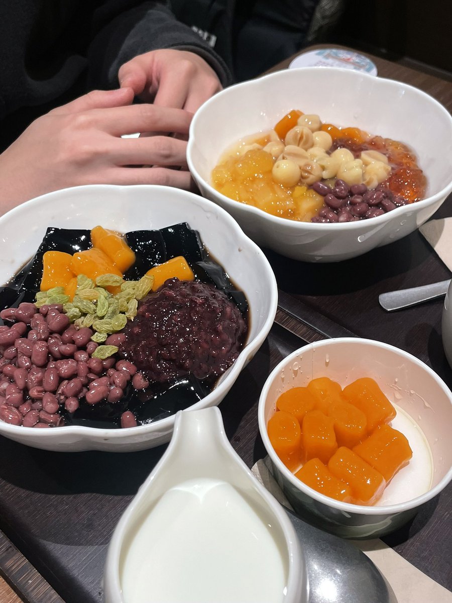 roxanne25870520's tweet photo. 幸福是两个人一起吃很多顿饭😽 https://t.co/OblyDEdH91