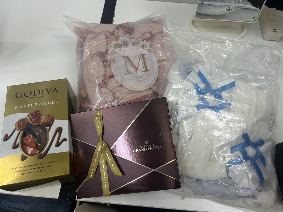 本日コサツありがとうございました💖
チョコたくさんと初のマリームーン頂けてハッピーです✨
今日の撮影用に水着もプレゼントしていただけて嬉しかったです😭💕
初めましての方もいて、とーっても楽しい1日でした！

いい夢が見れそうです!!おやすみなさい😴