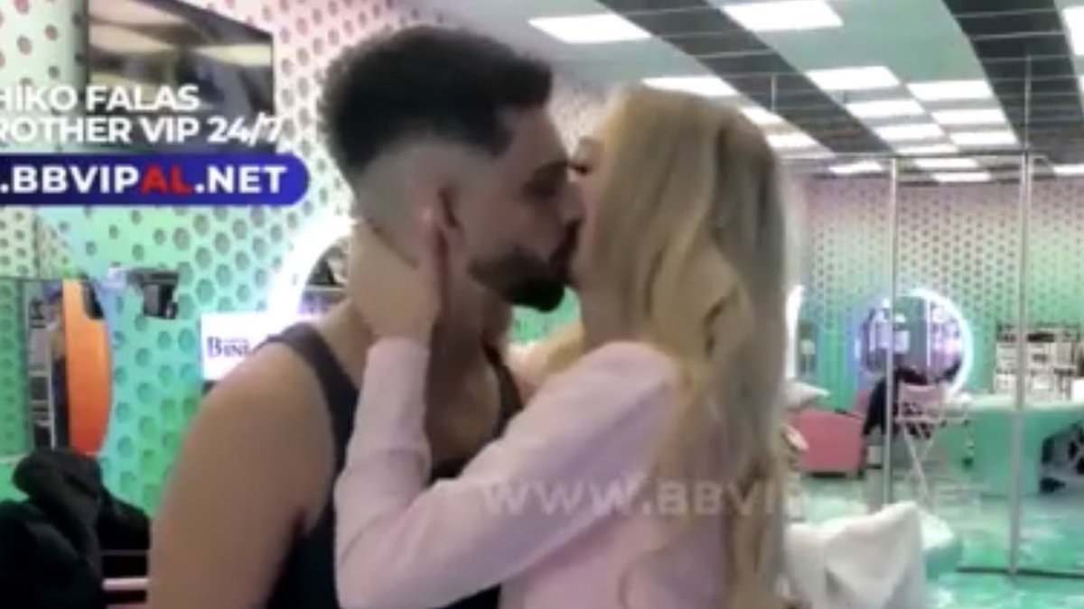 xoxoeli777's tweet photo. YOU HAVE TO CALM DOWN ASAP
#bbvipal5 https://t.co/E8W05AMGvY