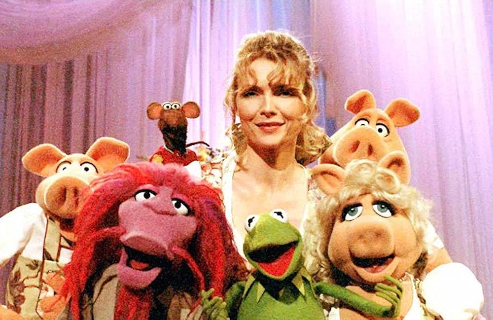 michealsander11's tweet photo. OTD in 1996: the 1st episode of #muppetstonight "Michelle Pfeiffer" premiered on @ABC @MissPiggy offers to be the guest star, but @KermitTheFrog brings in #MichellePfeiffer instead.
@FozzieBear @ElectricMayhem
@GonzotheGreat @GoferScooter
Happy 30th Anniversary! https://t.co/f4c99DebAZ