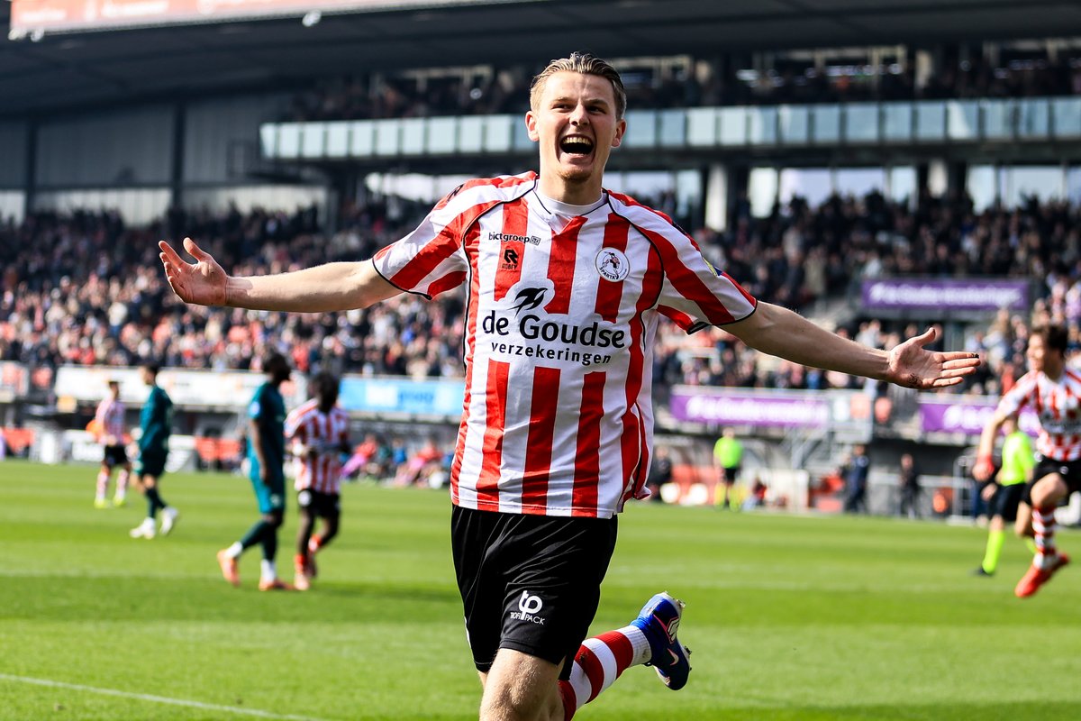 SpartaRotterdam's tweet photo. ๐๏ธ Doelpuntenmaker Milan Zonneveld blikt terug op het gelijkspel tegen PEC: "Lekker om te scoren, maar jammer dat we de zege niet over de streep trekken"
https://t.co/gmHHQQ5ACT
#SPAPEC https://t.co/57Dm7rxvs8