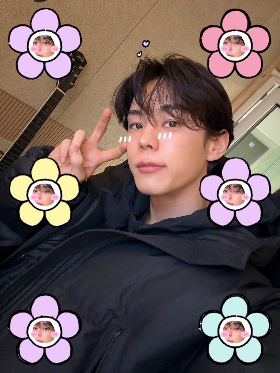 SEOBINZIB's tweet photo. 260308 #윤서빈 #YoonSeobin #빈깅버블 버블 

21:42 오늘 국제 여성의 날이래 💜💟
@선물😁
21:44 장미꽃이야 보라색 💟
21:44 🫶
21:52 싸랑해 https://t.co/qRFWvSixtZ
