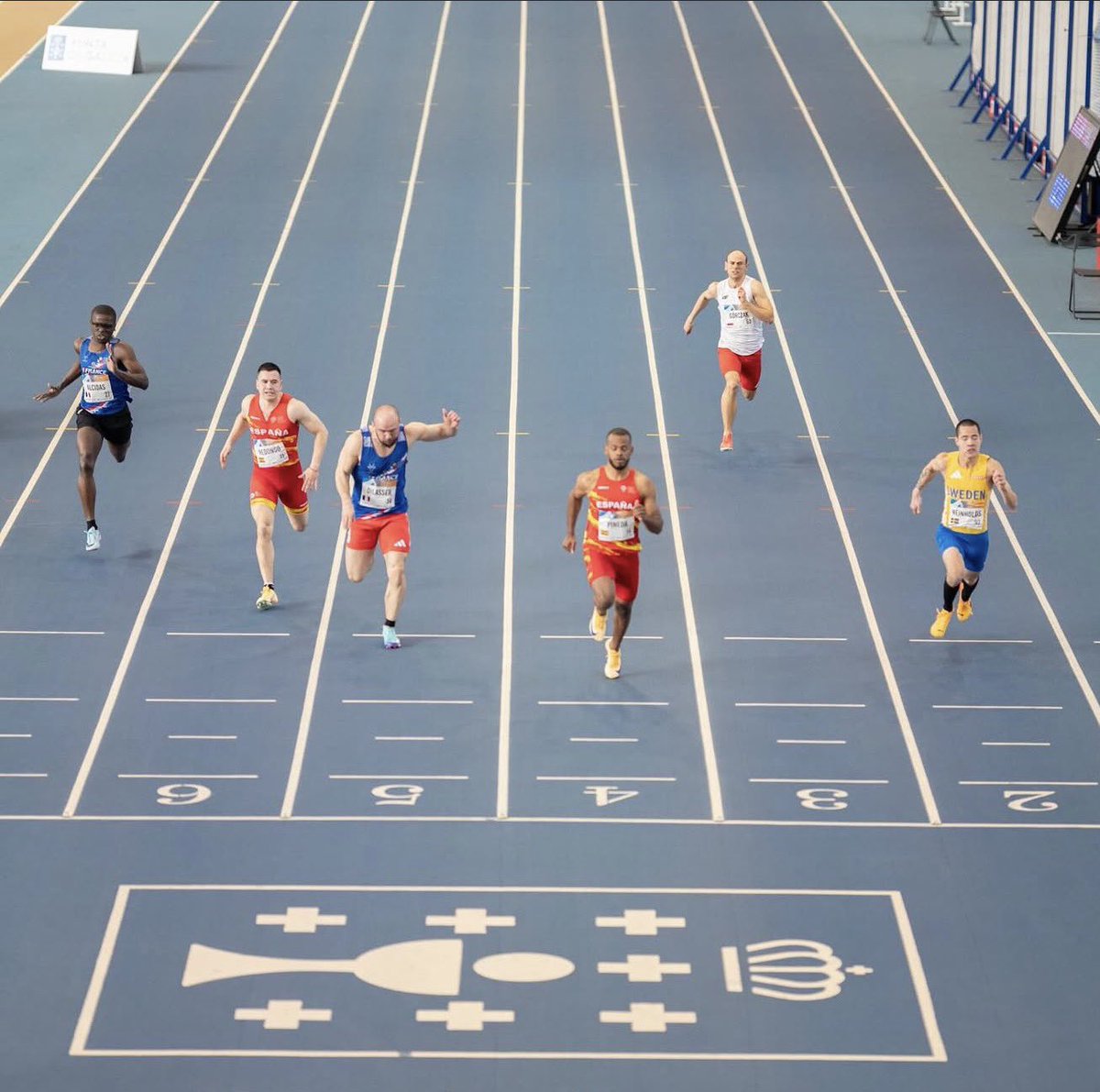 fedeacyl's tweet image. 💨⏱️ El soriano David José Pineda, récord del mundo en los 200 #indoor en el Mundial de Atletismo Virtus (21:75) 

El campeón de mundo paralímpico se luce en Orense ante su público 🇪🇸