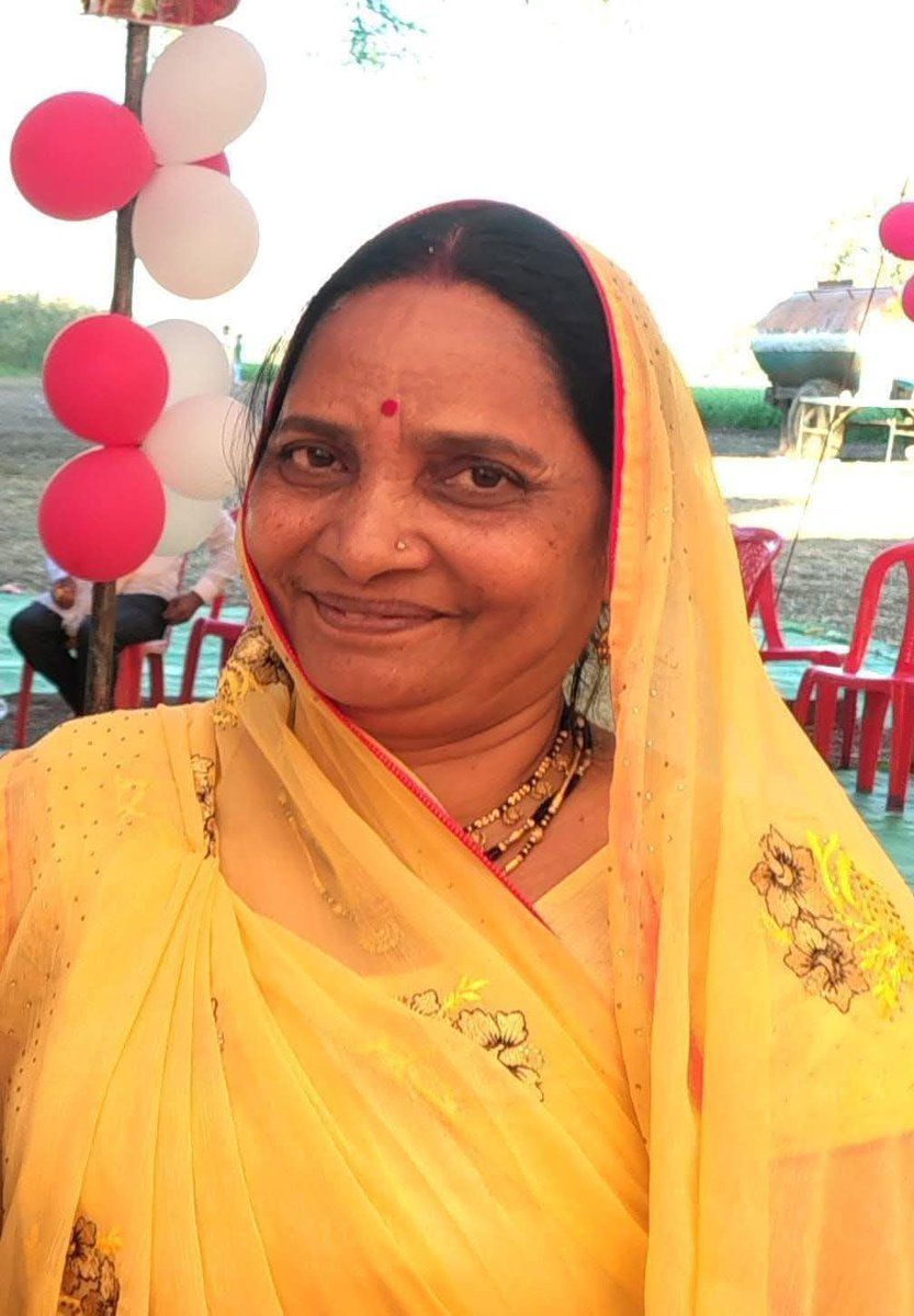 AaradhnaSolank2's tweet photo. दुखद खबर🌺🌺
खण्डवा के ग्राम कोरगला निवासी भाई श्री मुकेश पटेल जी की धर्मपत्नी , भाई श्री त्रिलोक पटेल जी की भाभीमाँ एवं अमितेश पटेल की माताजी का  विगत रात्रि निधन हो जाने पर आज उनके निवास पहुंचकर  श्रद्धांजलि अर्पित की!!🌺🌺
Trilok Patel #aaradhnasolanki #brandambassador https://t.co/Is7tc56OFy