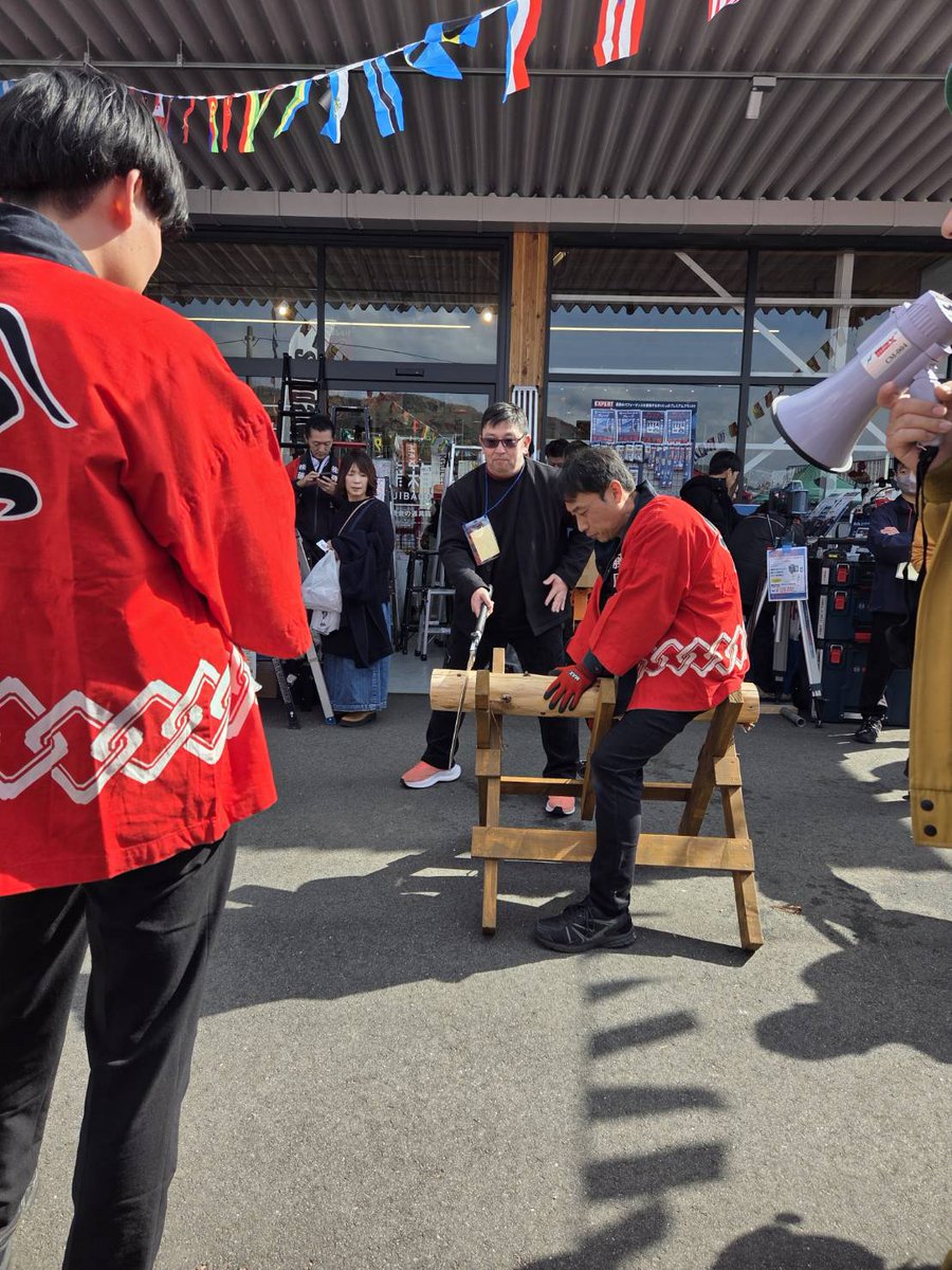 BanBoo29's tweet photo. #藤箱商会
創業80周年感謝祭
#HARVA
行って来ました😊ラムネ早飲みや丸太切りやら、きっと明日は筋肉痛💦かも
#オヤカタくん
#ティラ噛み
#ティラ活
も念願叶って噛ませてもらいました✨
サウナ好きとのことなので今度はサウナ室で熱波ご参加お待ちしております♨️ https://t.co/ocB1SLDD13