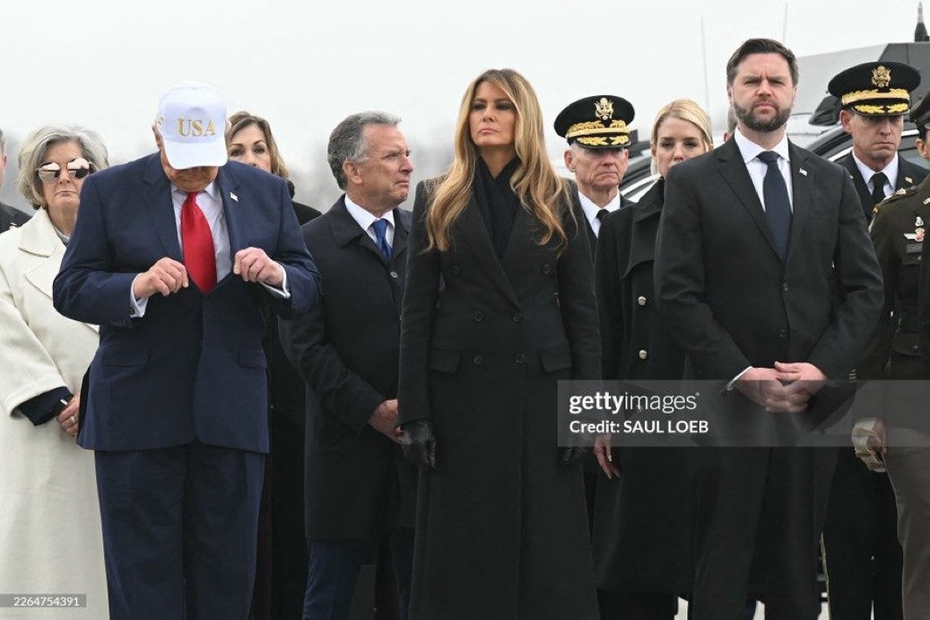 BY1959's tweet photo. @BadFoxGraphics @avidreader1000 @foxandfriends EVEN FOX THINKS MAGA SHOULDN'T SEE THIS. https://t.co/TH8YmjJ9KL