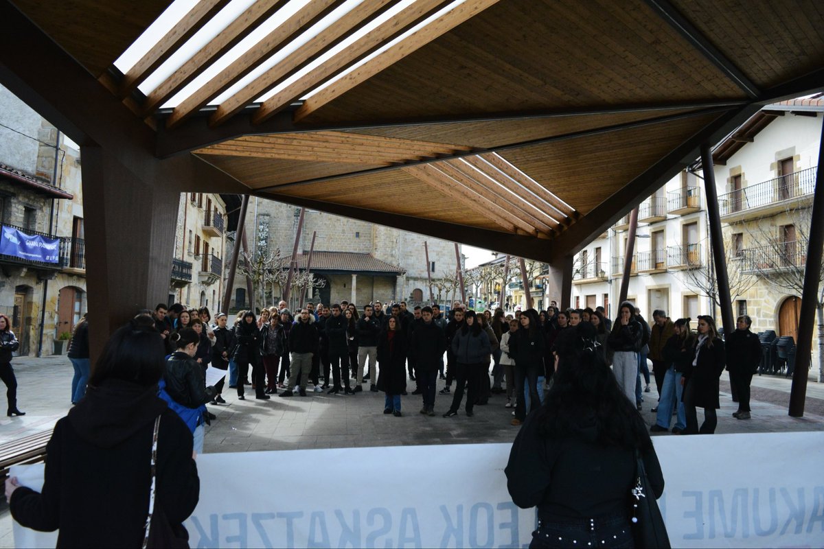 Gaur, M8an, emakume langileon interesen alde eta matxismoaren zein faxismoaren aurka mobilizatu gara Lakuntzan eta Altsasun.

Emakume langileok askatzeko antolakuntza iraultzailea indartu behar dugu, borrokan lehen lerroan gaudela erakusteko unea da.