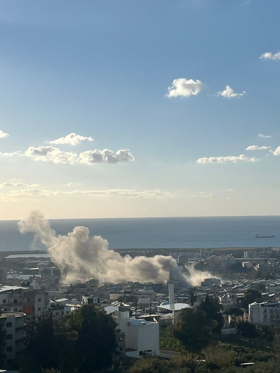 ALERTE INFO : Une frappe israélienne vient de toucher le camp de réfugiés palestiniens de Ain El Helwe à Saïda, des dizaines d’ambulances sont sur les lieux, on parle d’un massacre !