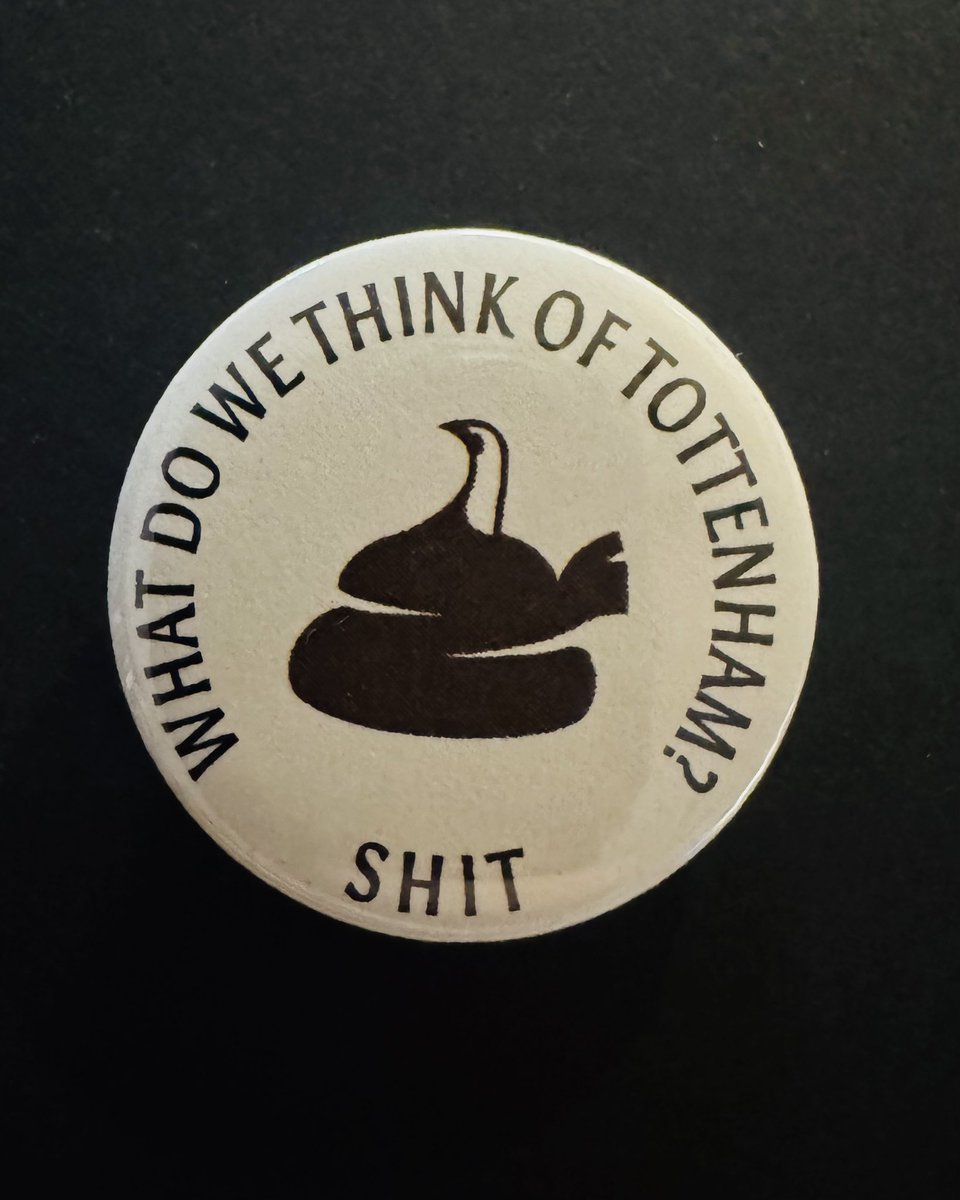ruthbeckart's tweet photo. I made these today 👀👀

32mm badges available on my website RuthBeckArt

Only £2.50 each with proceeds donated to Kinsella Trust 

Shop link in comments 

#ToDareIsToDoDo 
#WhatDoWeThinkOfTottenham 💩 https://t.co/JLyzowWtgK
