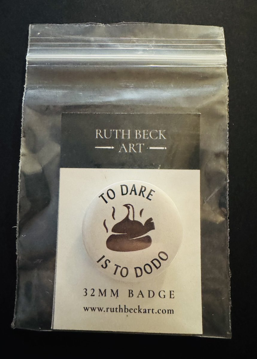 ruthbeckart's tweet photo. I made these today 👀👀

32mm badges available on my website RuthBeckArt

Only £2.50 each with proceeds donated to Kinsella Trust 

Shop link in comments 

#ToDareIsToDoDo 
#WhatDoWeThinkOfTottenham 💩 https://t.co/JLyzowWtgK