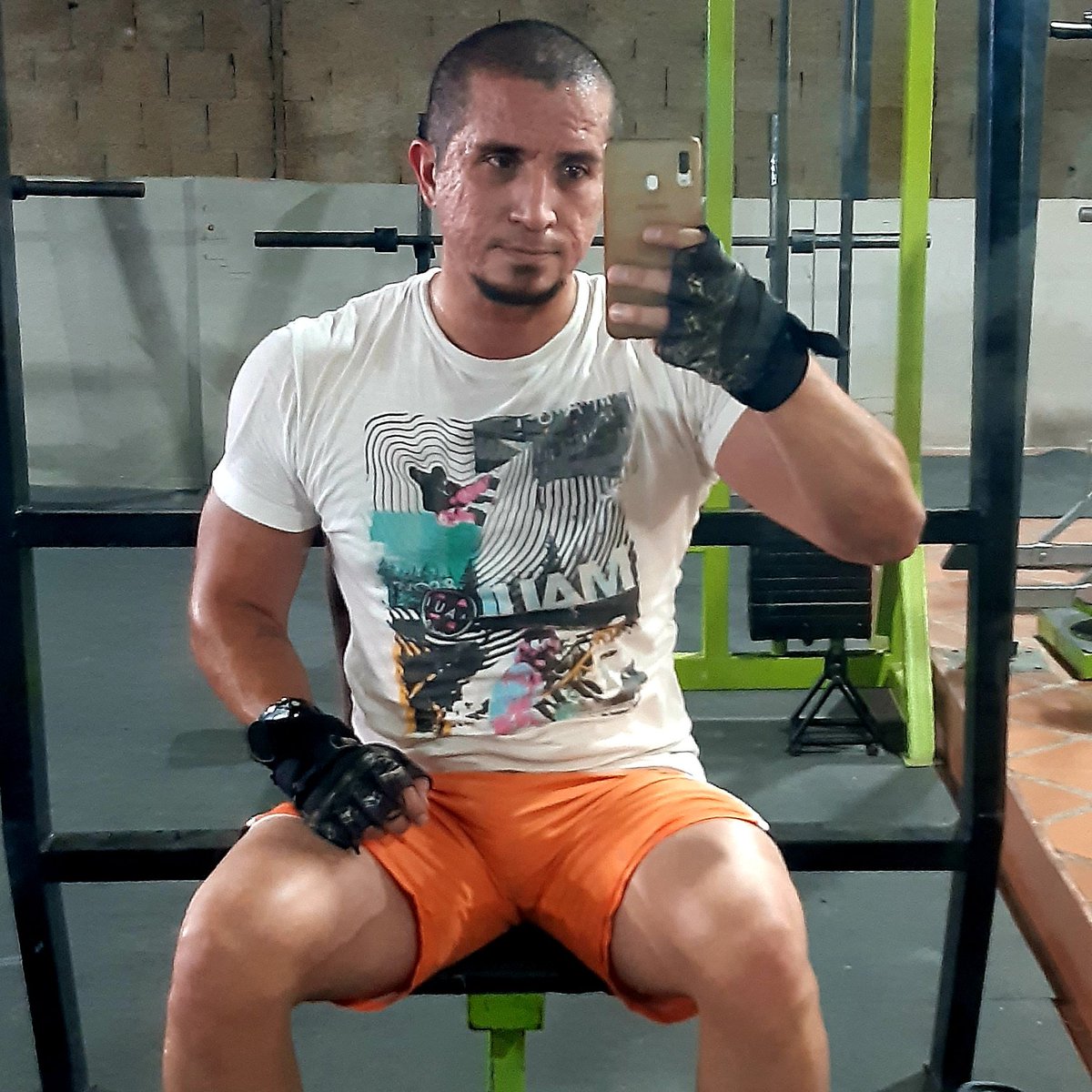 Alexgcuicas's tweet photo. Continúa creciendo.  En el gym, el peso no se vuelve más fácil de levantar; tu te vuelves más fuerte. 

En la vida, los eventos no se vuelven más fáciles; tu te vuelves mejor para afrontarlos. #alexgomez #gym https://t.co/JAymaiXOxo