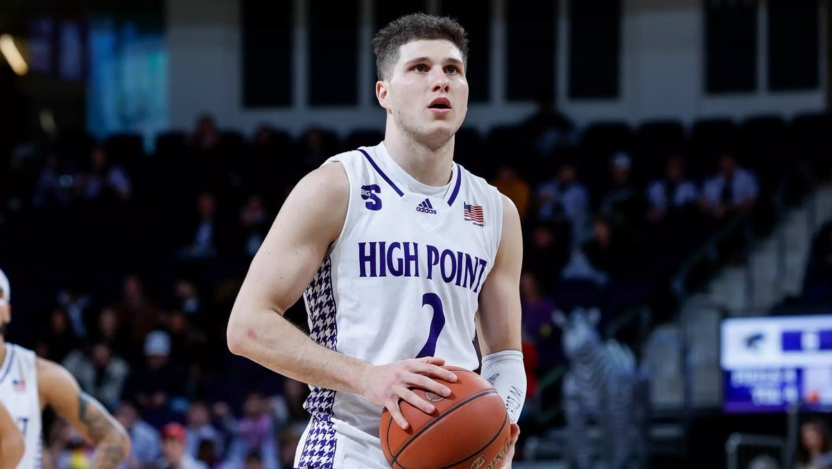 ryanhammer09's tweet image. High Point's Chase Johnston leads the entire nation in 3PA rate at 97.4% in his 7th year in college!

19/20: Didn't play 
20/21: Stetson (free year)
21/22: Stetson
22/23: FGCU
23/24: FGCU (med RS)
24/25: High Point
25/26 High Point

0-3 from 2 on the year.
61-129 from 3 (47%)