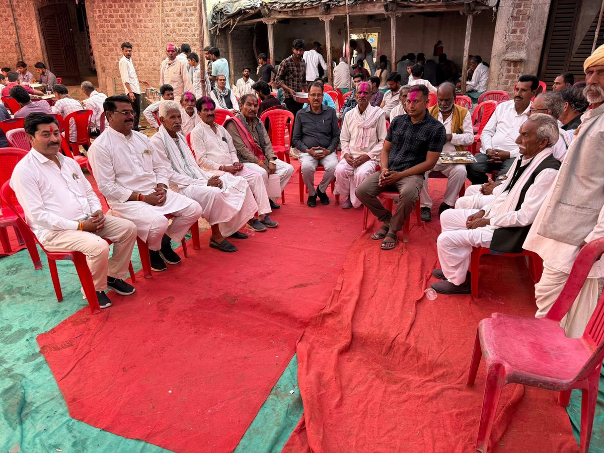 RSMeenaIPS's tweet photo. श्री गोपाल सिंह जी मीना निवासी ग्राम किशोरा के स्वर्गीय पूज्य दादा जी की स्मृति में आयोजित रंग कथा कार्यक्रम में शामिल हुए। https://t.co/wK8j7Fj8Li