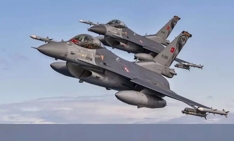 28 yıl sonra yine 6 Türk F-16’sı KKTC’ye gidiyor

Kıbrıs’ta artan tansiyon ve Yunaistan’ın gönderdiği F-16 ve iki geminin ardından Türkiye de harekete geçti. Yarın 6 adet F-16 uçağımız Ercan Havalimanı’na intikal ediyor.

1998’de Türkiye 6 F-16 yollamıştı

1998 yılında Yunan Hava